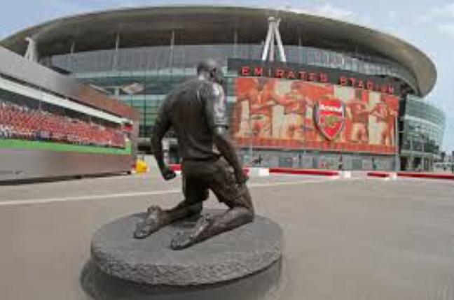 Here+lies+a+statue+of+Thierry+Henry+outside+Emirates+stadium+in+England.+This+statue+above+shows+his+contribution+and+personal+accolades+he+has+achieved+on+the+team.+He+will+be+missed+by+Arsenal+fans+everywhere.+Picture+from+public+domain.