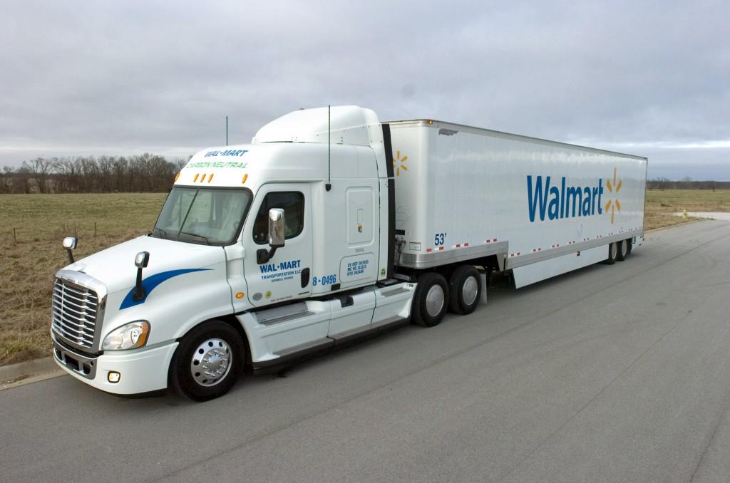 Tracy Morgan sued Walmart over the deadly crash on the New Jersey Turnpike after a Walmart truck crashed into his limo van. Some were injured and the comedian, James McNair or aka Jimmy Mack, died within the accident. Picture is from public domain.