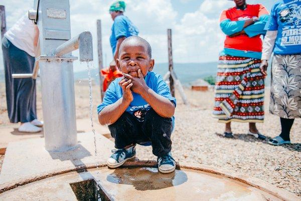 Mponono, Swaziland was given the gift of clean water and now has safe, clean drinking water for life! #SWAZI2022. Photo and caption attributed to @thirstproject on Twitter. 