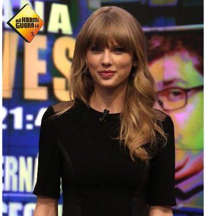 Taylor Swift has partnered with Scholastic to donate 25,000 new books to schools. She has supported this since last year when she released a 30-minute video about the importance of kids and reading. Photo attribution to El Hormiguero.
