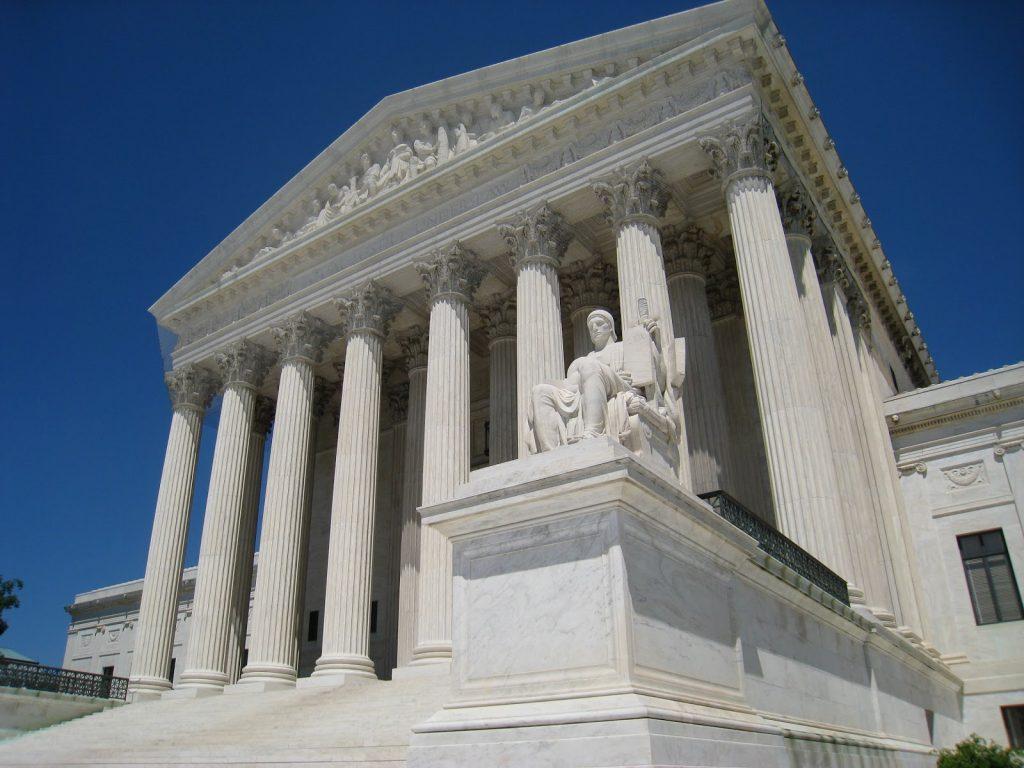 The+front+of+the+United+States+Supreme+Court+building