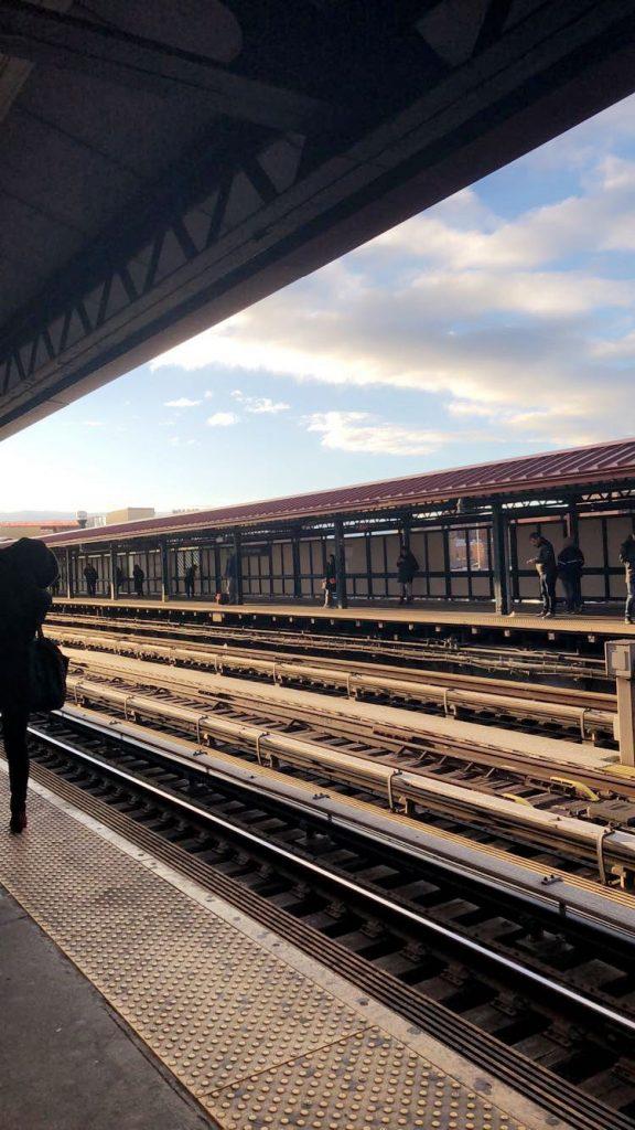 Man+Jumps+Onto+Subway+Tracks+with+Daughter