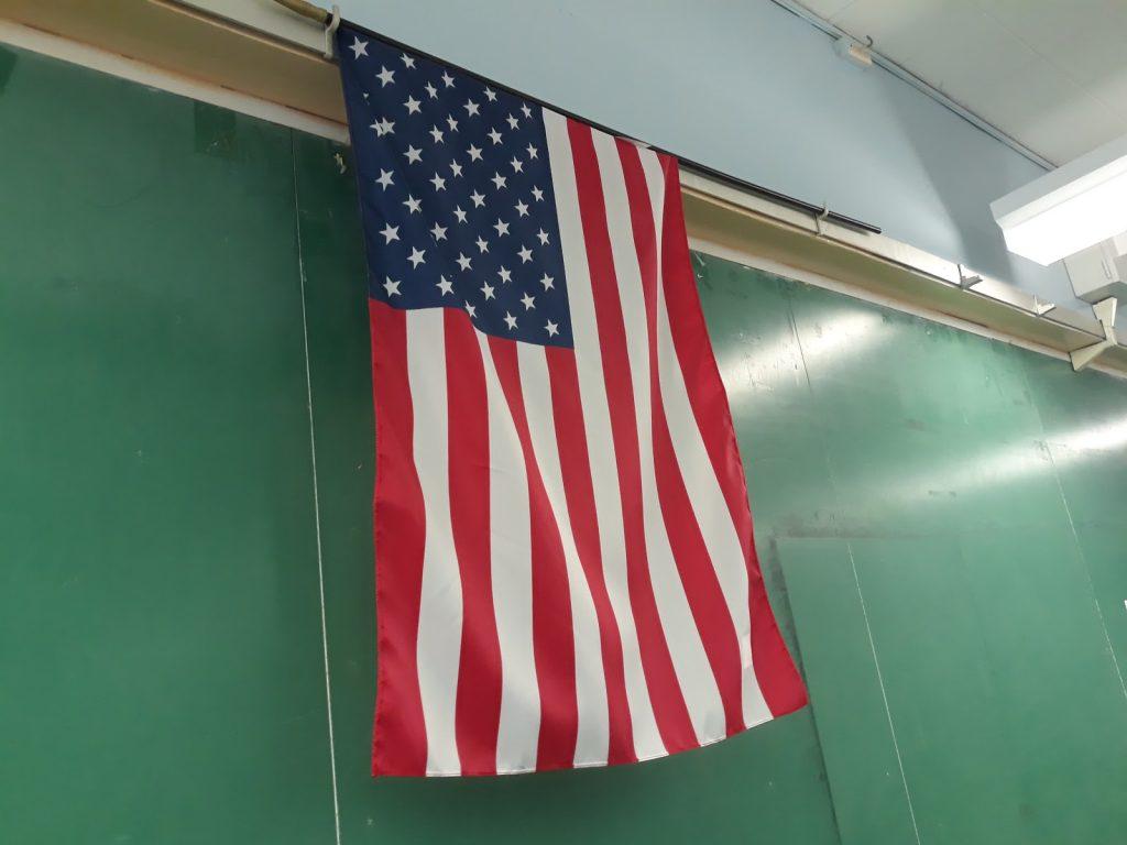 American+flag+hanging+in+classroom