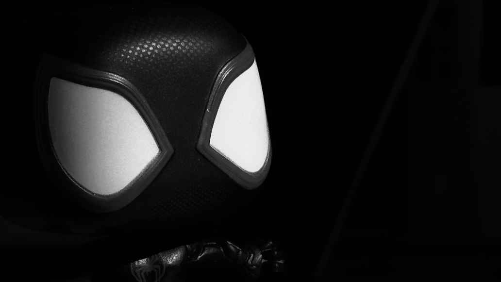 https://unsplash.com/photos/a-black-and-white-photo-of-a-spider-man-UlVFjgEnrXU